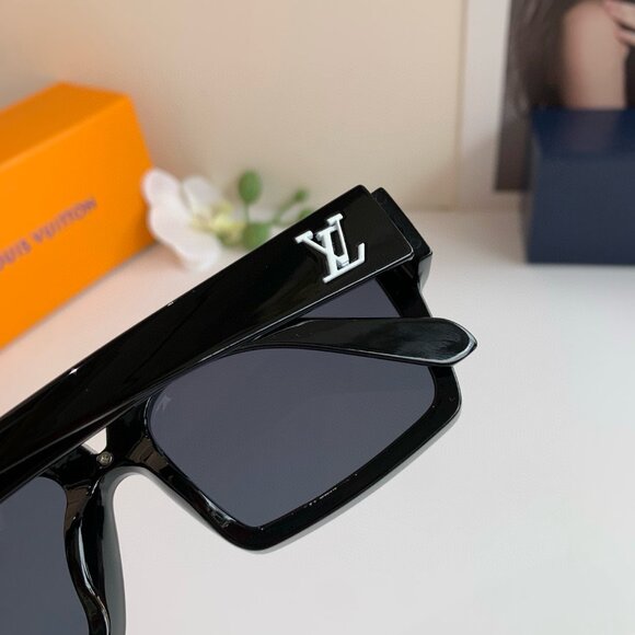 Louis Vuitton Black Cat-Eye Sunglasses with Gloss Finish main image 9
